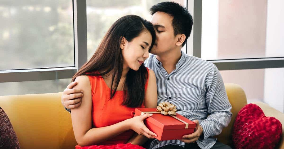 Love-Bombing: A Guide to Recognizing Manipulative Behavior