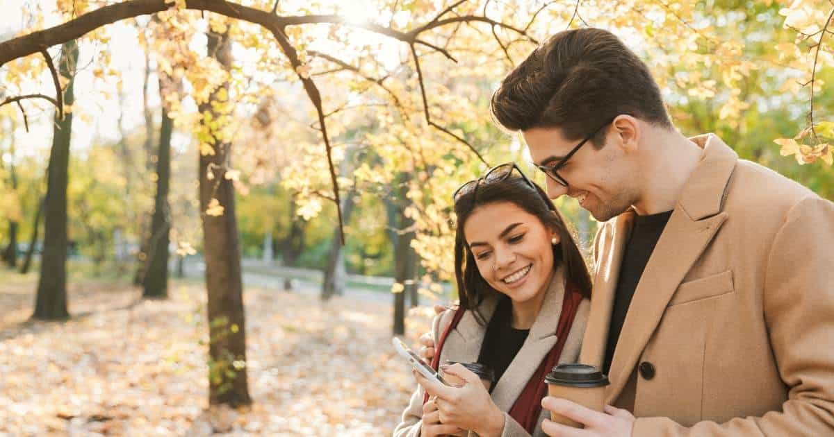 16 Reasons Why Fall is the Best Season for First Dates