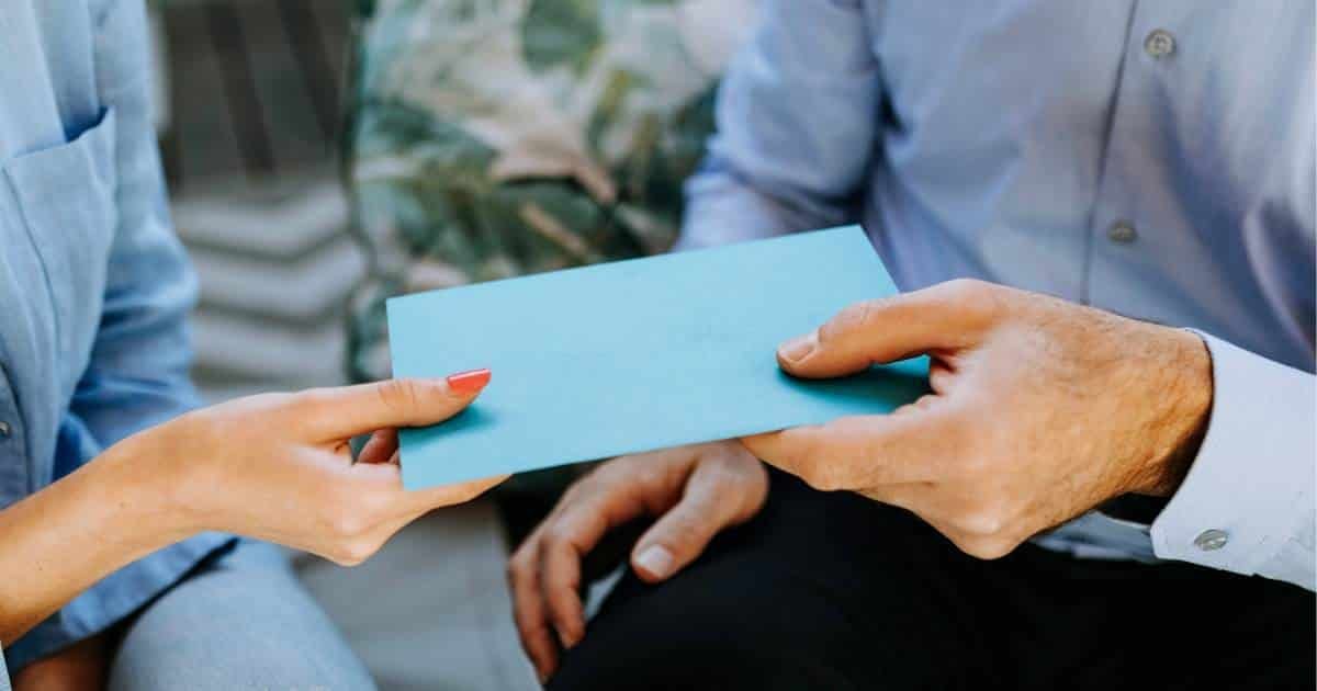 How to Make a Gift Card More Personal This Holiday Season