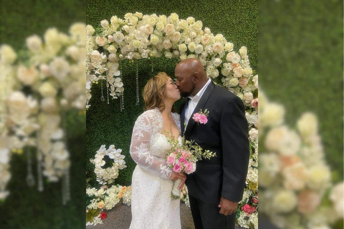 Glenn and Ellen sharing a kiss on their wedding day